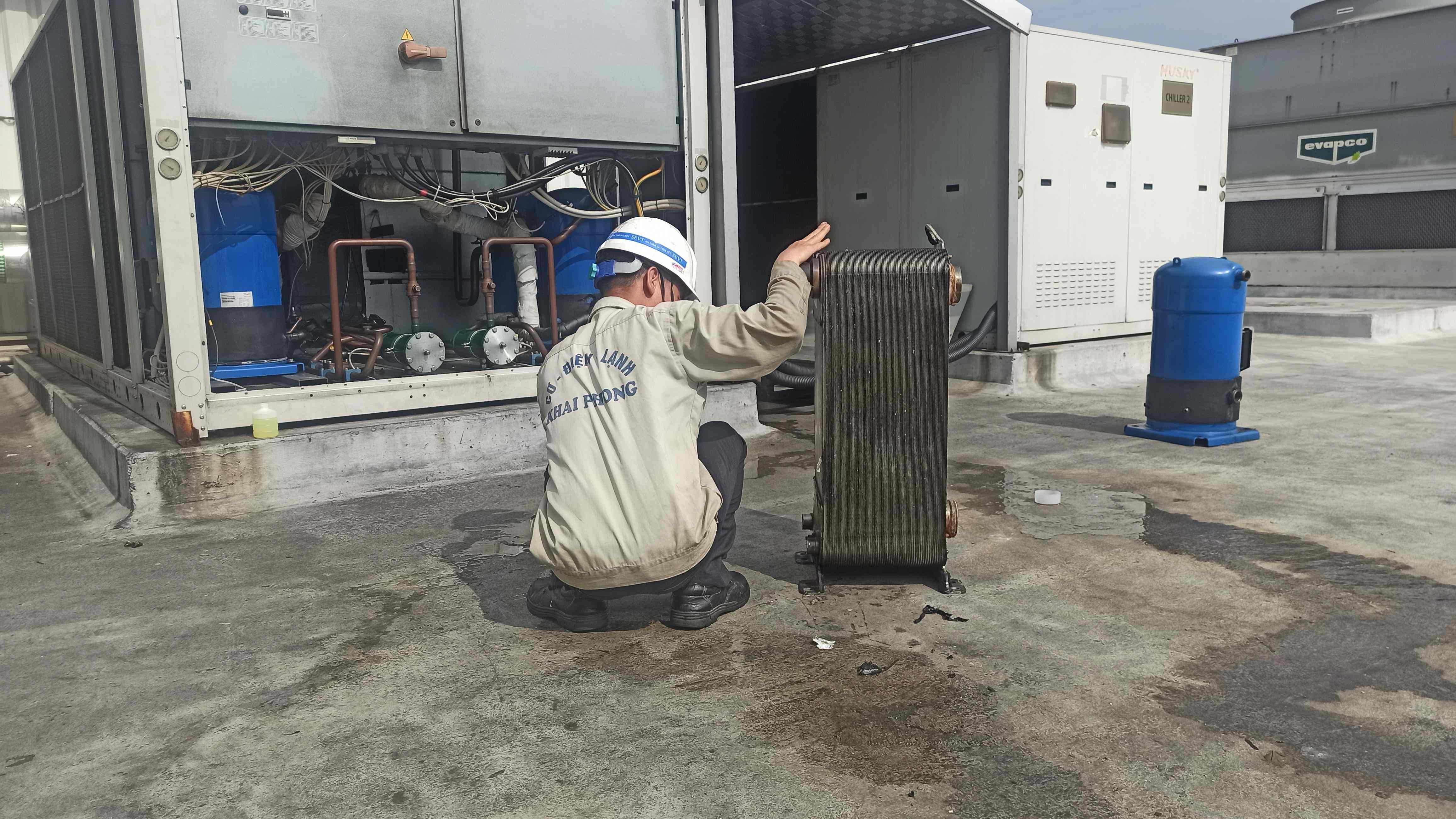 Thay máy nén lạnh